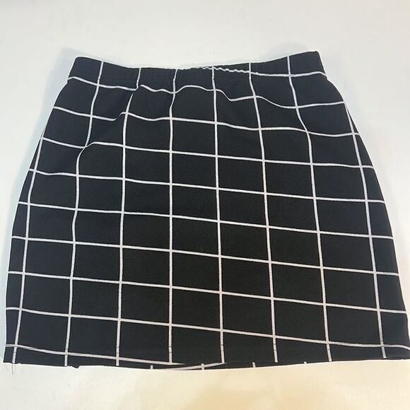 ‎SHEIN mini skirt black and white size-small - Picture 3 of 7